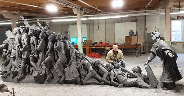 【ラプンツェル様用】BEYOND THE STRUCTURE /Scrutiny Artist hopes new sculpture can spotlight sisters' work fighting